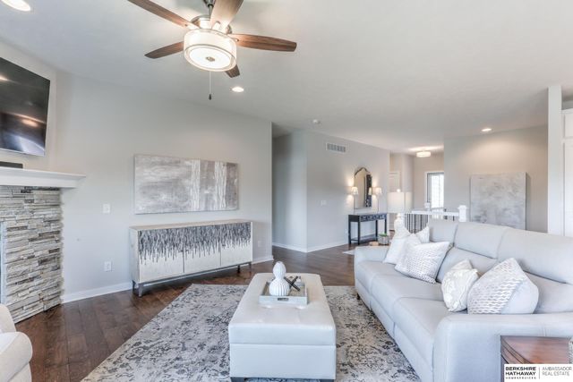 19318 Franklin Circle, Omaha, NE 68022