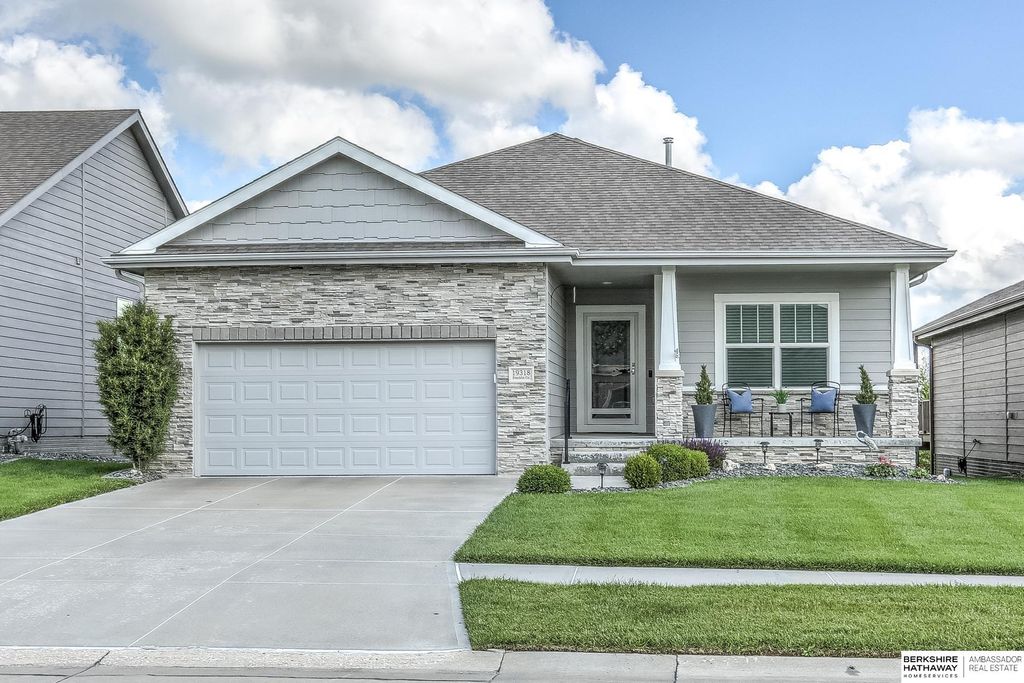 19318 Franklin Circle, Omaha, NE 68022