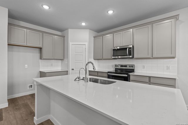 8654 RUCKER POND TRAIL, San Antonio, TX 78252