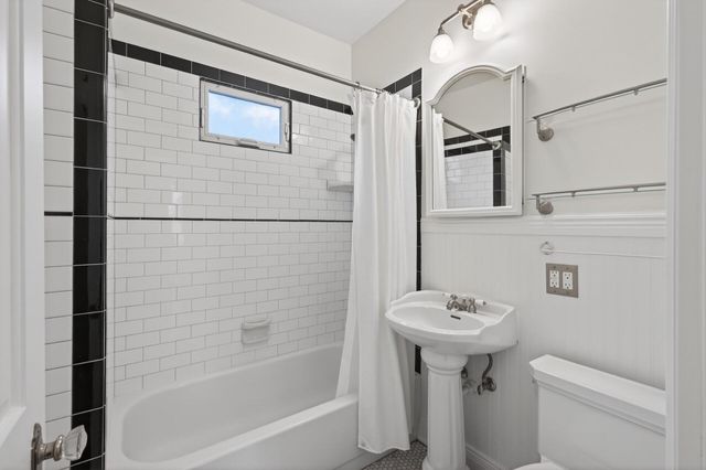 3900 Perry Avenue N, Robbinsdale, MN 55422