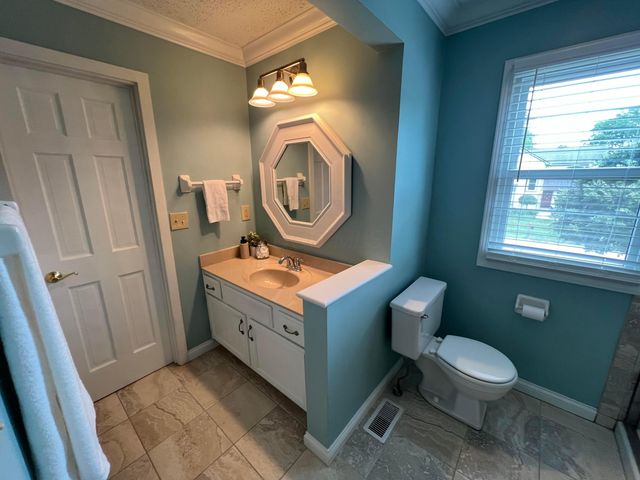 6911 Vally Down Road, Dublin, OH 43017