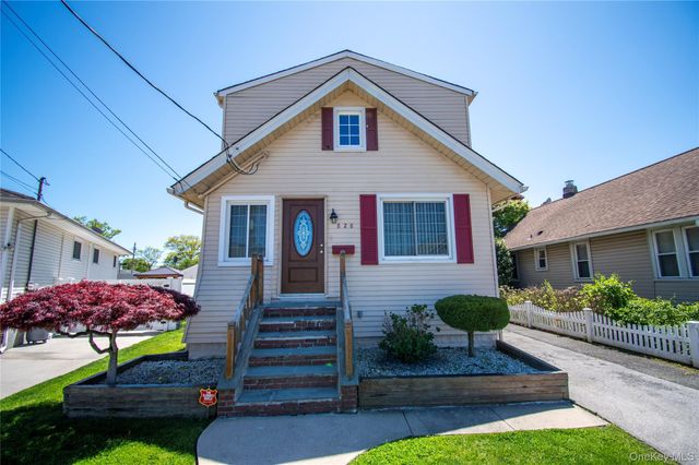 828 Jefferson Street, Baldwin, NY 11510