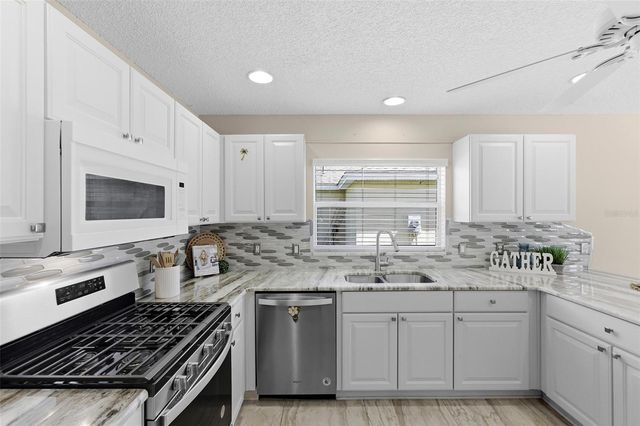 2415 MORVEN PARK WAY, The Villages, FL 32162