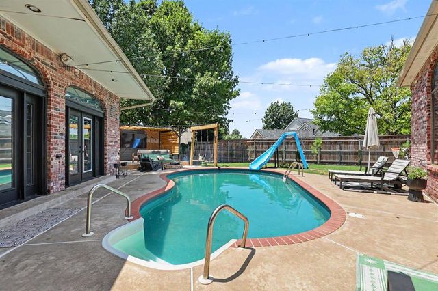 600 Riverwalk Court, Norman, OK 73072