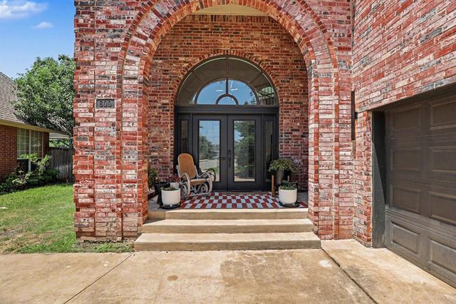 600 Riverwalk Court, Norman, OK 73072