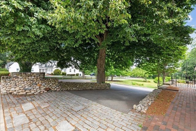 218 Sandwich St, Plymouth, MA 02360