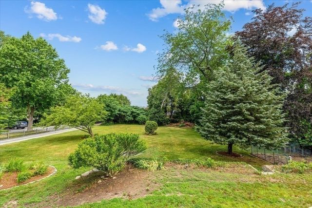 218 Sandwich St, Plymouth, MA 02360