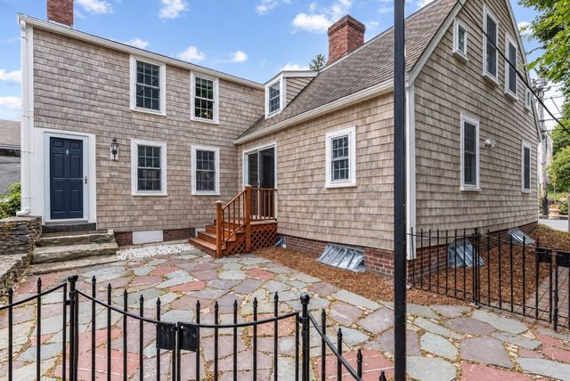 218 Sandwich St, Plymouth, MA 02360