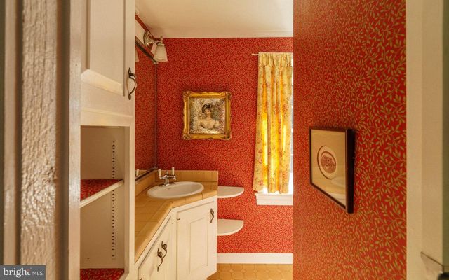 2943 WINDY BUSH RD, Newtown, PA 18940