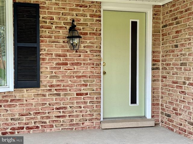 436 HUNTING PARK LN, York, PA 17402