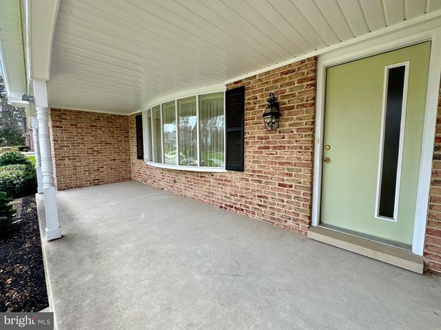 436 HUNTING PARK LN, York, PA 17402