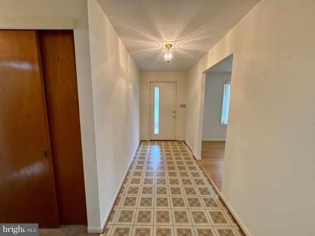 436 HUNTING PARK LN, York, PA 17402