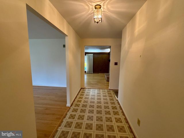 436 HUNTING PARK LN, York, PA 17402