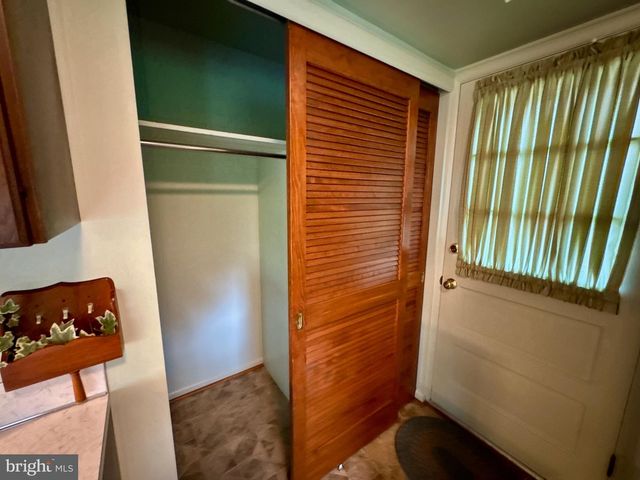 436 HUNTING PARK LN, York, PA 17402