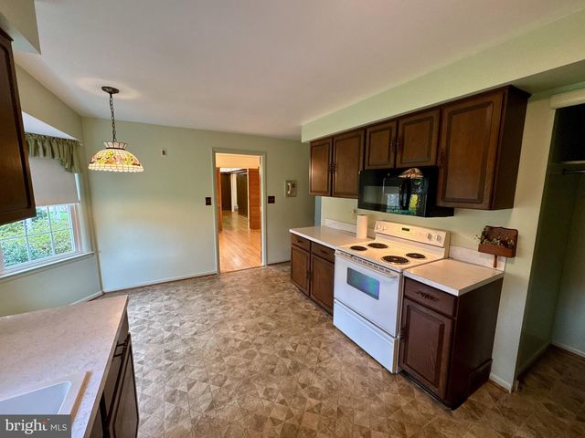 436 HUNTING PARK LN, York, PA 17402