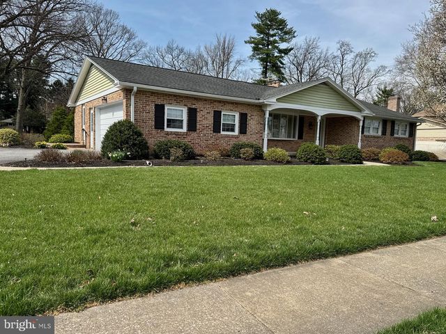 436 HUNTING PARK LN, York, PA 17402