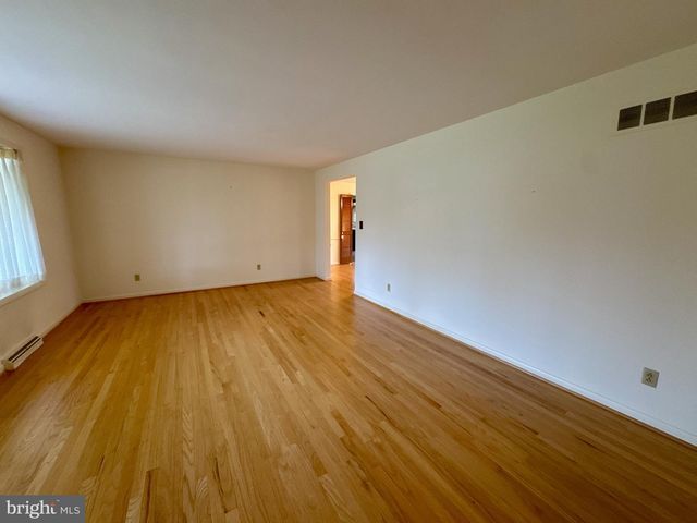 436 HUNTING PARK LN, York, PA 17402