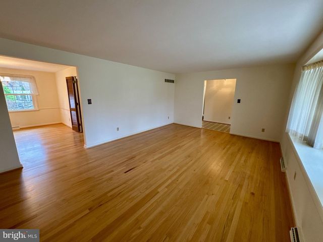 436 HUNTING PARK LN, York, PA 17402