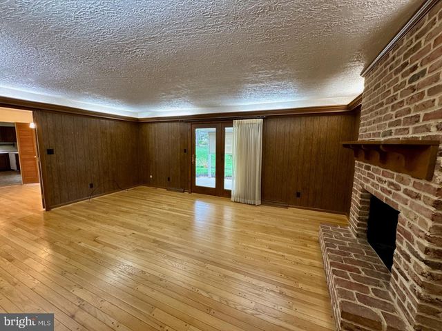 436 HUNTING PARK LN, York, PA 17402