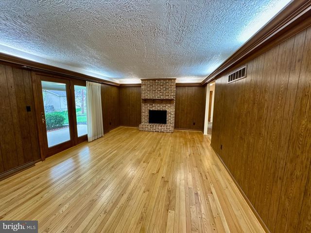 436 HUNTING PARK LN, York, PA 17402