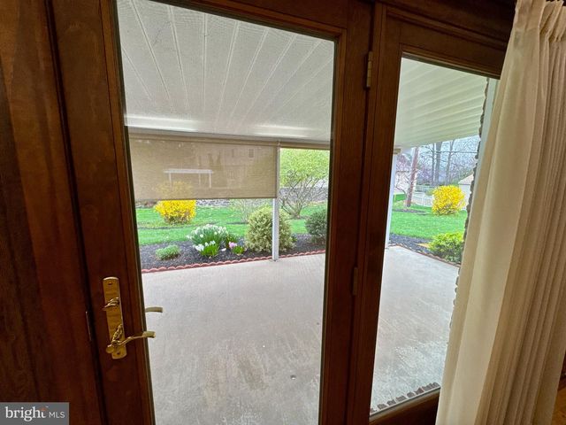 436 HUNTING PARK LN, York, PA 17402