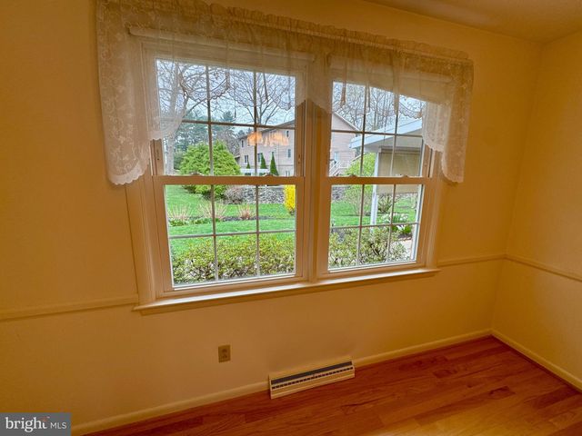 436 HUNTING PARK LN, York, PA 17402