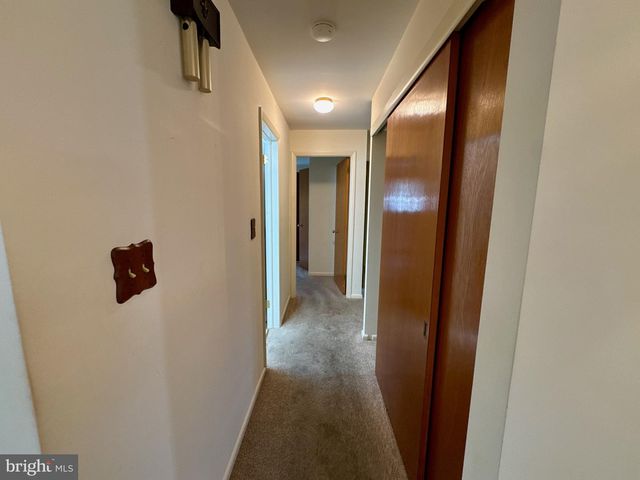 436 HUNTING PARK LN, York, PA 17402