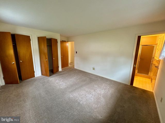 436 HUNTING PARK LN, York, PA 17402