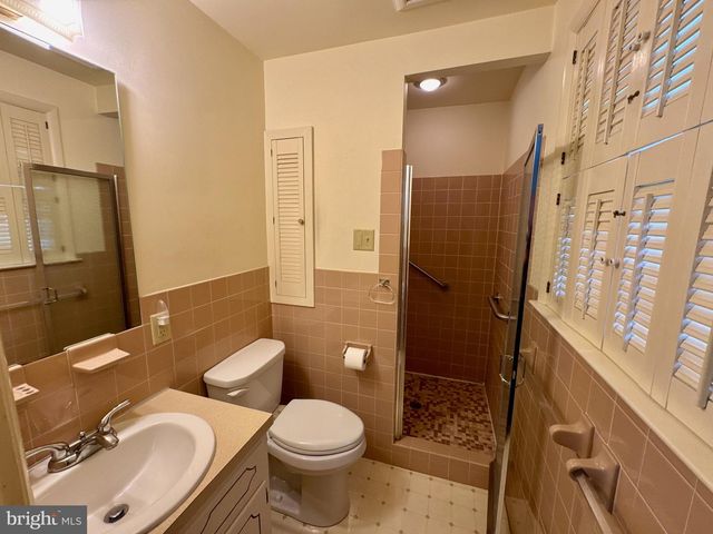 436 HUNTING PARK LN, York, PA 17402