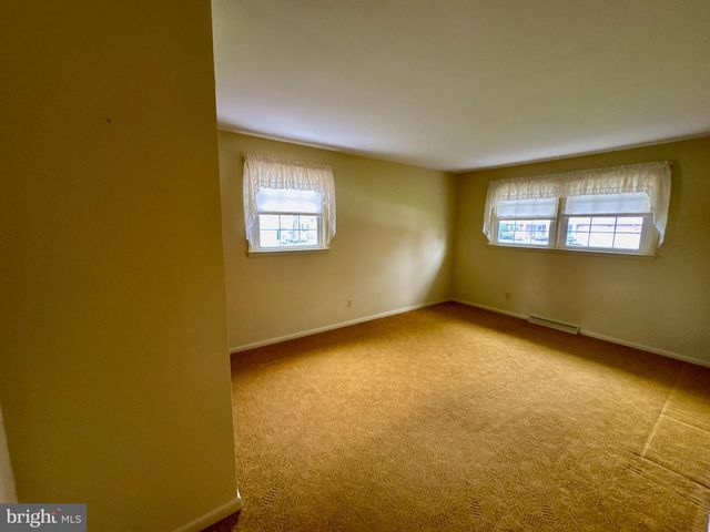 436 HUNTING PARK LN, York, PA 17402