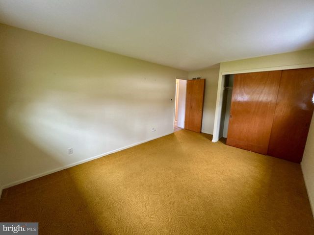 436 HUNTING PARK LN, York, PA 17402