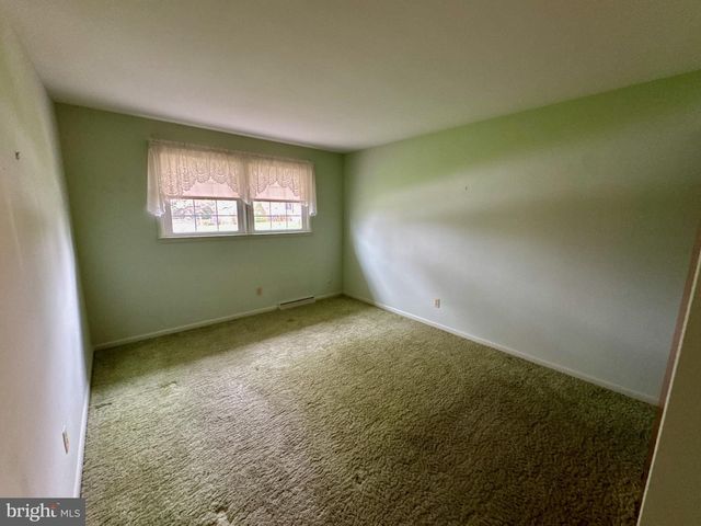 436 HUNTING PARK LN, York, PA 17402