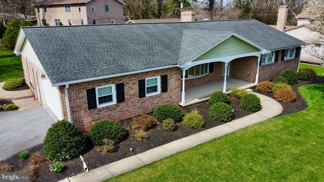 436 HUNTING PARK LN, York, PA 17402