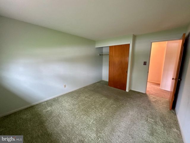 436 HUNTING PARK LN, York, PA 17402