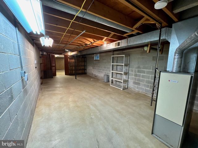 436 HUNTING PARK LN, York, PA 17402