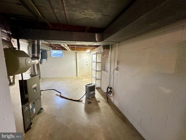 436 HUNTING PARK LN, York, PA 17402