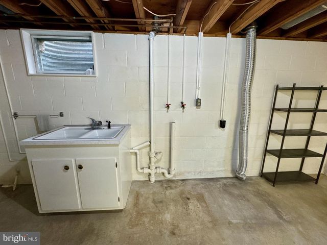 436 HUNTING PARK LN, York, PA 17402