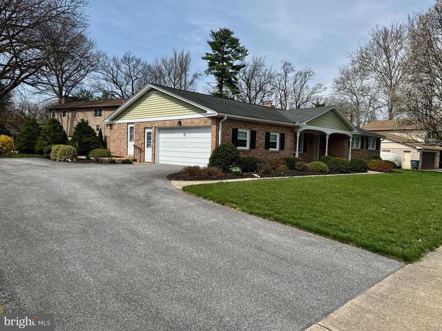 436 HUNTING PARK LN, York, PA 17402