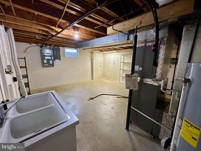 436 HUNTING PARK LN, York, PA 17402