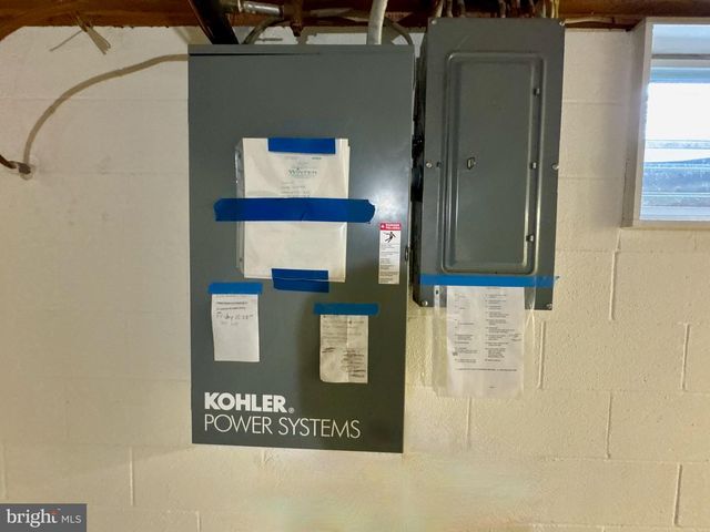 436 HUNTING PARK LN, York, PA 17402