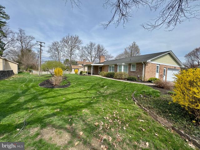 436 HUNTING PARK LN, York, PA 17402