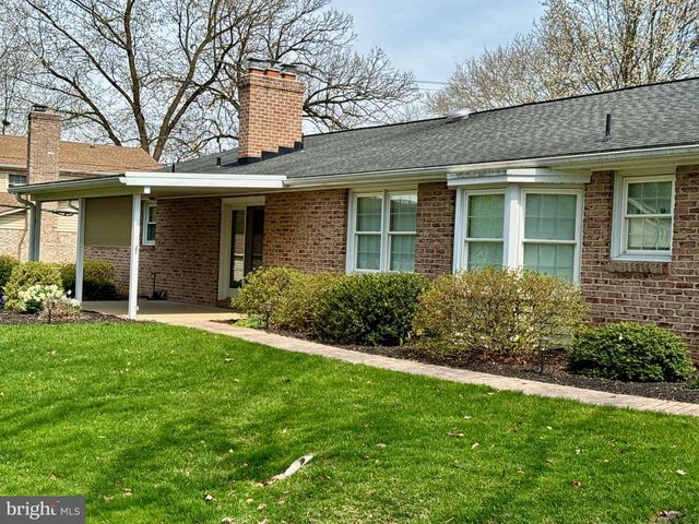 436 HUNTING PARK LN, York, PA 17402