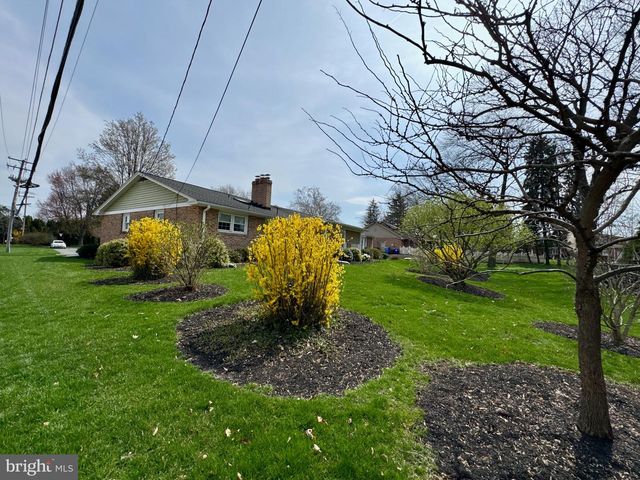 436 HUNTING PARK LN, York, PA 17402