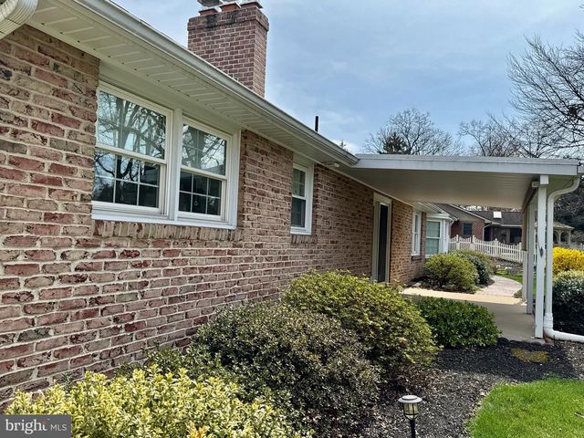 436 HUNTING PARK LN, York, PA 17402