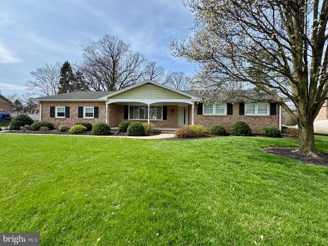 436 HUNTING PARK LN, York, PA 17402