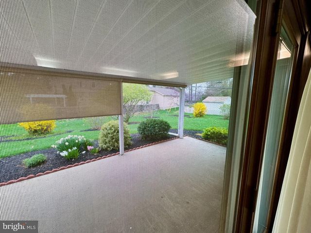 436 HUNTING PARK LN, York, PA 17402