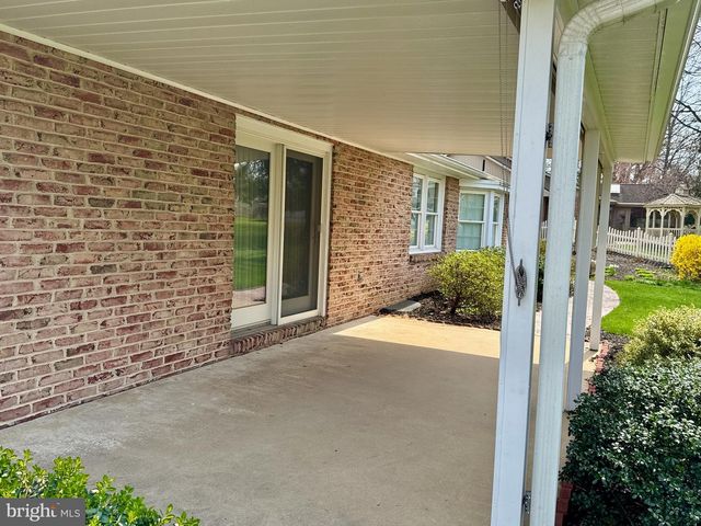 436 HUNTING PARK LN, York, PA 17402