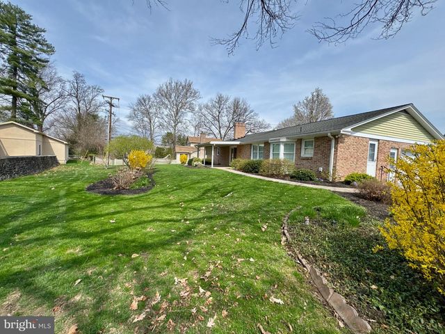 436 HUNTING PARK LN, York, PA 17402