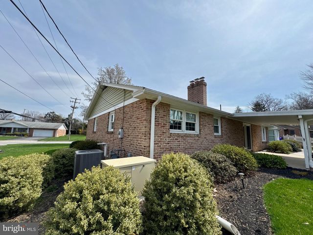 436 HUNTING PARK LN, York, PA 17402