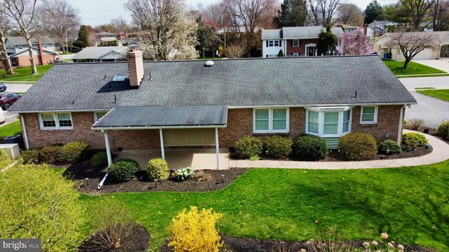 436 HUNTING PARK LN, York, PA 17402